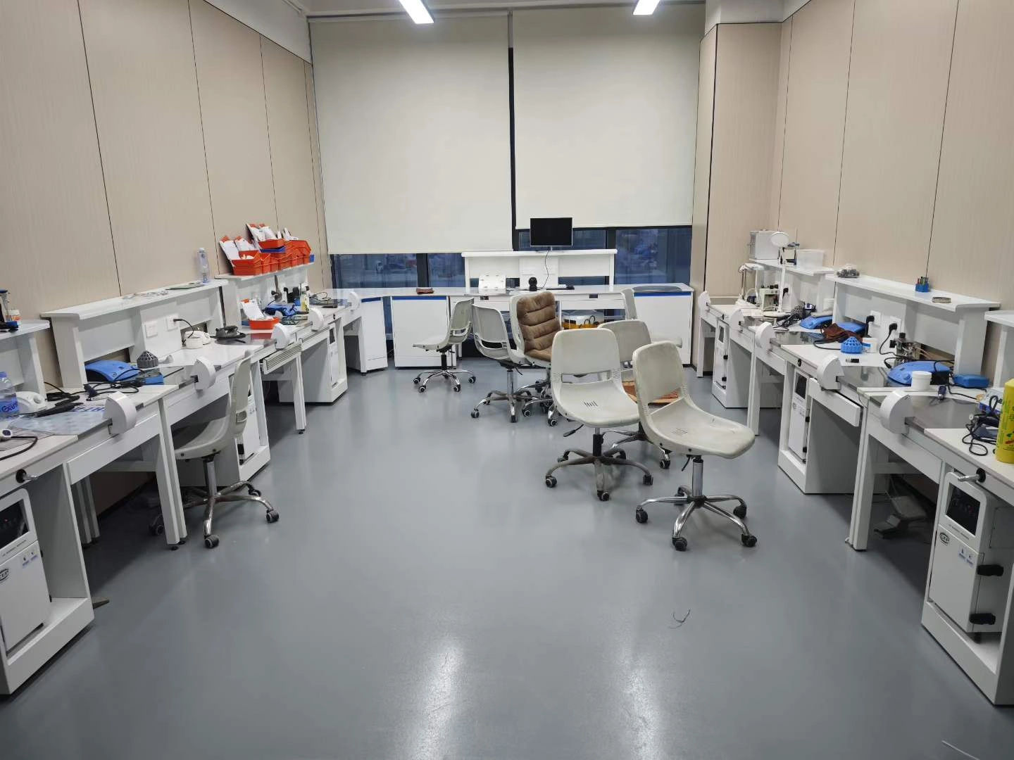 Dual-user dental laboratory workbench