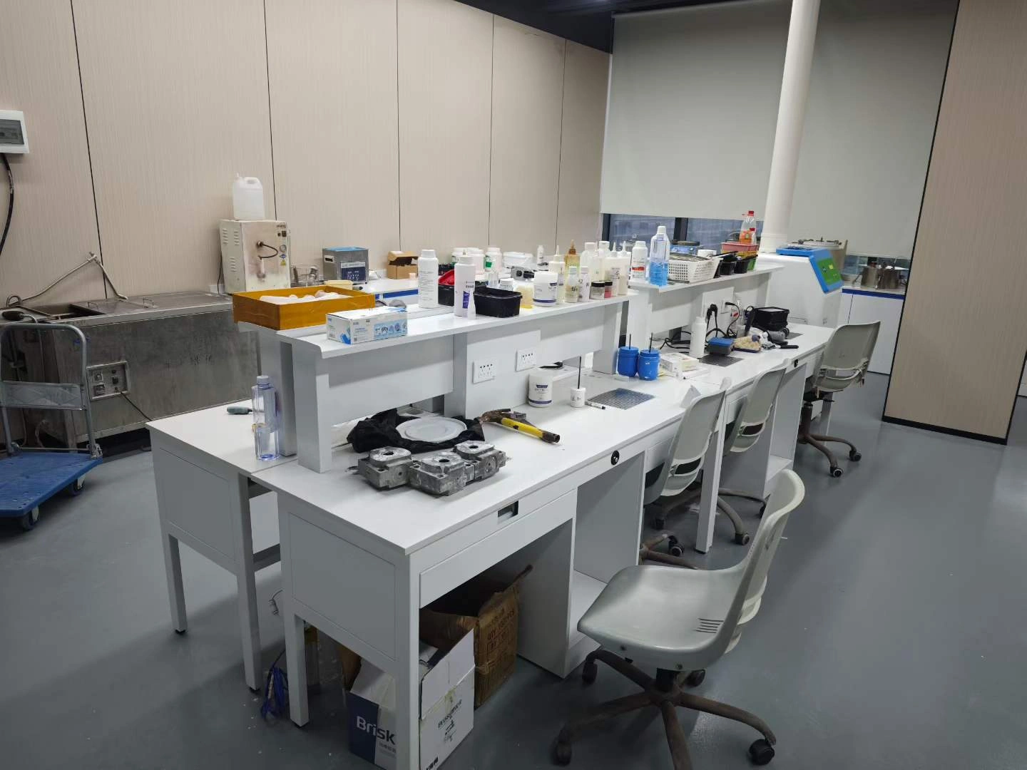 Dental laboratory workbench configuration